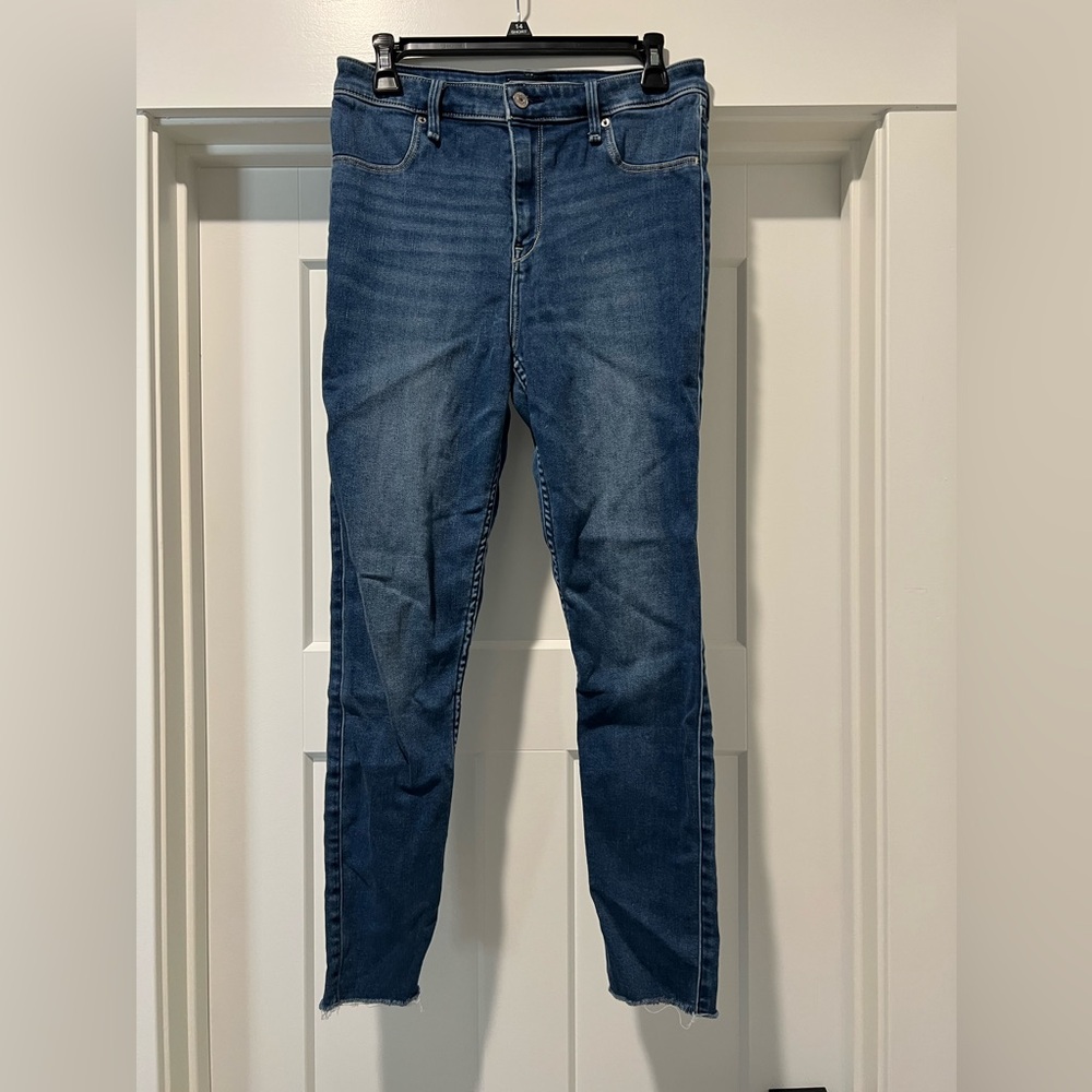 Abercrombie and Fitch
Simone High Rise Jean Legging
Size 31/12 R